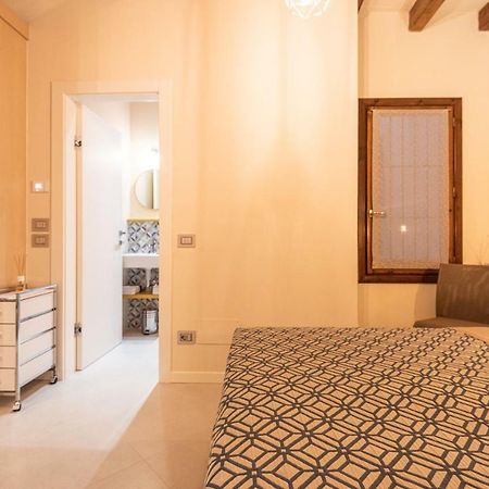 Dreamy Apartment Tre Corone Old Town Desenzano del Garda Exterior photo