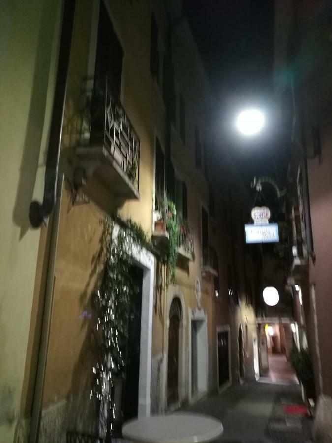 Dreamy Apartment Tre Corone Old Town Desenzano del Garda Exterior photo
