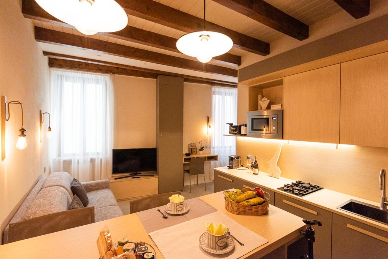 Dreamy Apartment Tre Corone Old Town Desenzano del Garda Exterior photo